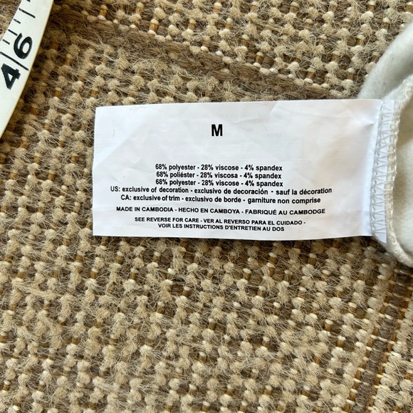 NWT Gloria Vanderbilt LG sweatshirt with small embroidered flowers - Picture 7 of 10